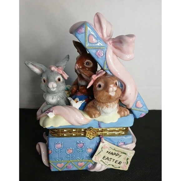 Happy Easter Three Bunnies in Box Porcelain Hinged Trinket Box 6 1/2" - Picture 1 of 4